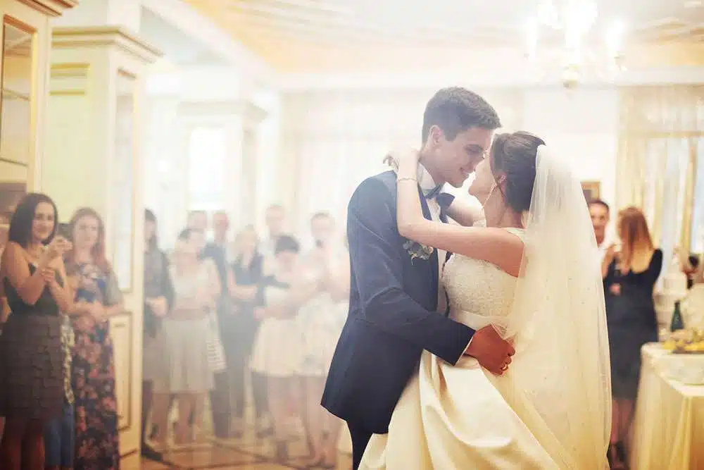 wedding-shows Bride and groom dance at wedding reception