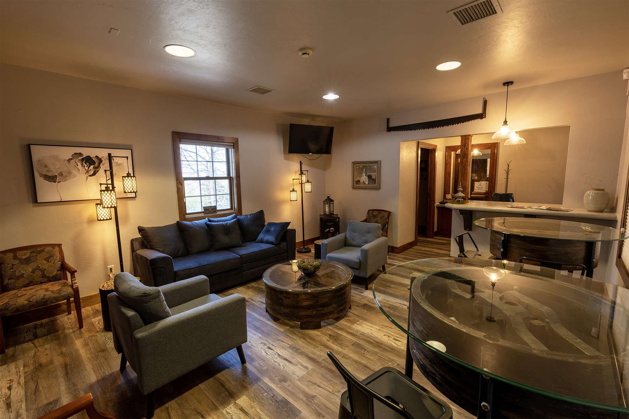 heritage-hill-state-historical-park-weddings-groom-suite2 copy