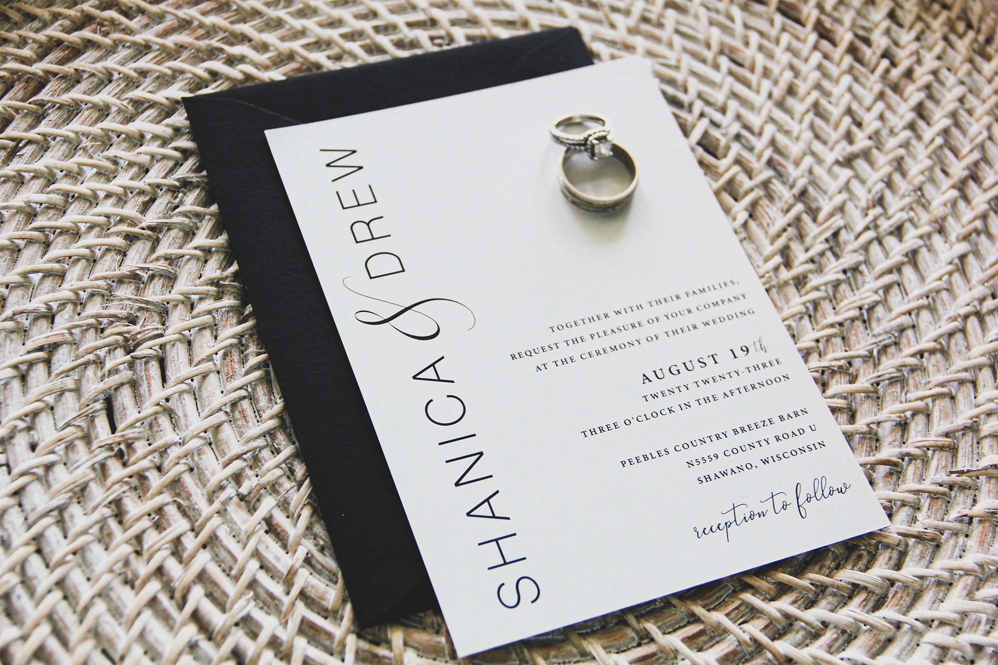 Vertical ampersand wedding invitation design by L.designs.