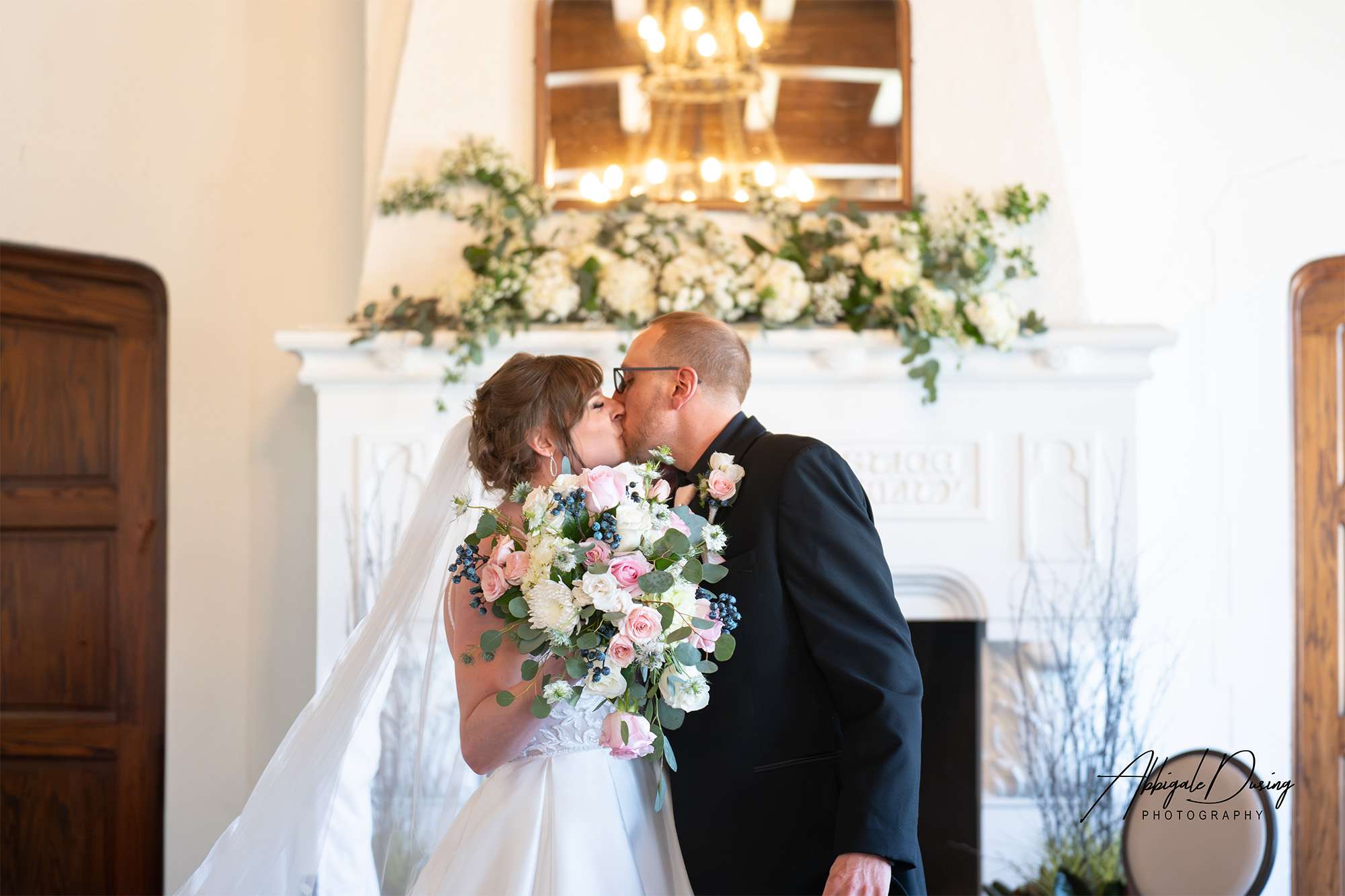 Rachel & Nick’s classic celebration of love at the Howard!