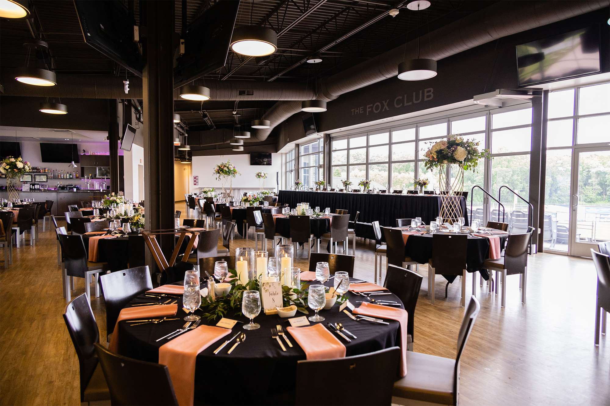 Dramatic centerpiece at a The Fox Club wedding.