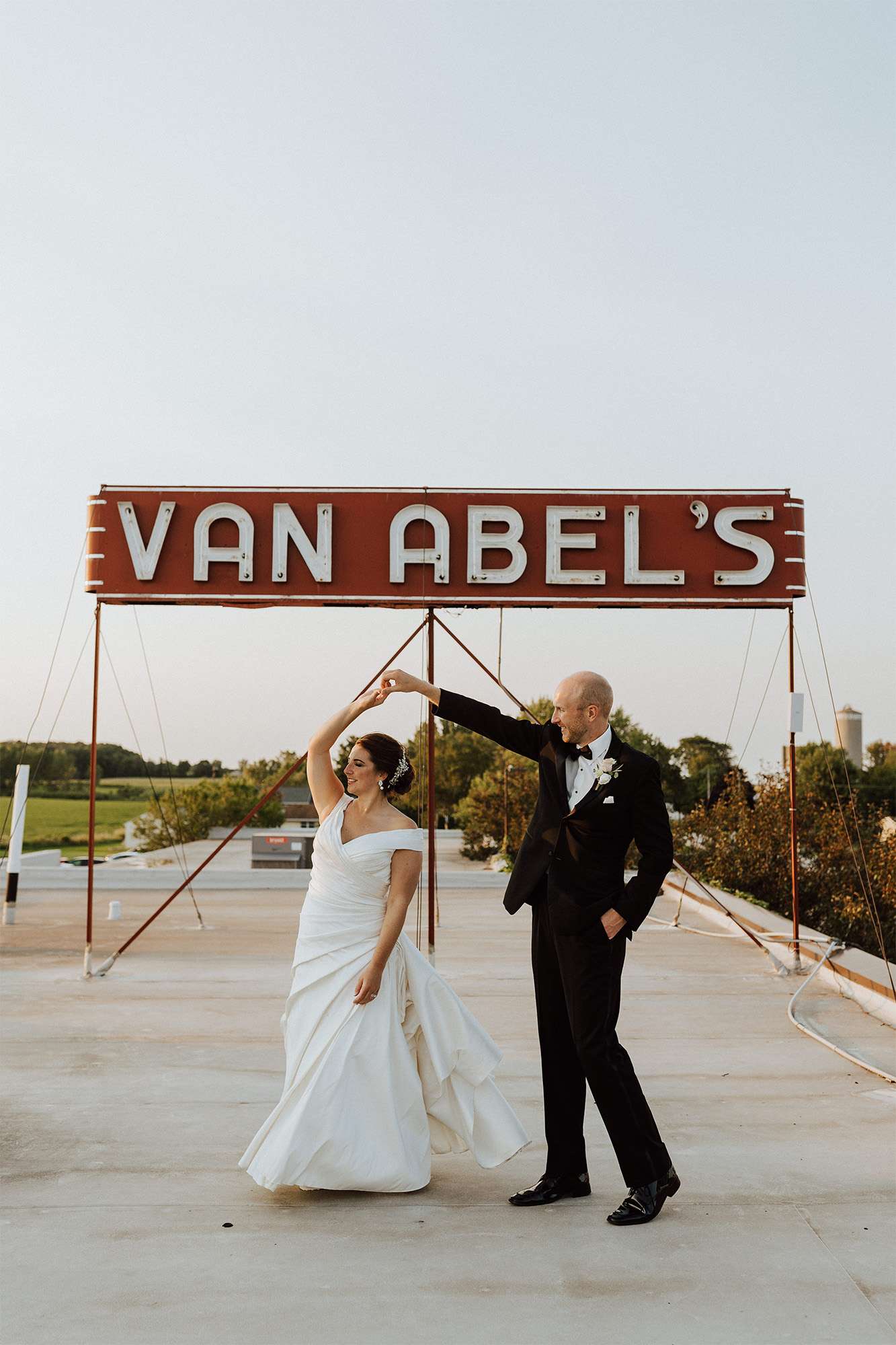 Kelsey & Scott’s Timeless Wedding at Van Abel’s of Hollandtown