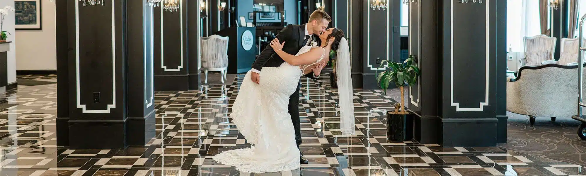 Elegant Hotel Retlaw Wedding