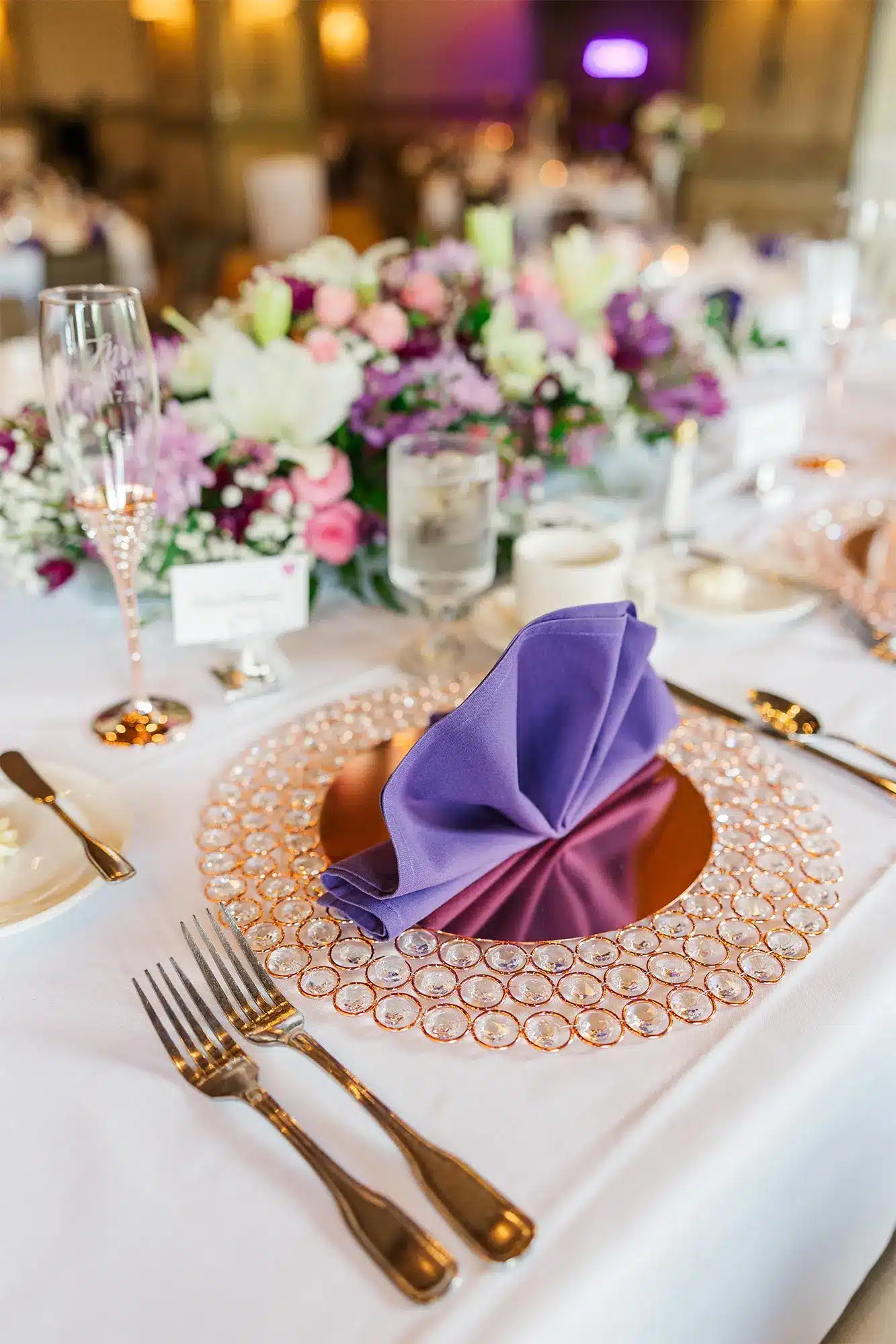 Vibrant place setting at Stevens Point Wedding. Vibrant place setting at Stevens Point Wedding.