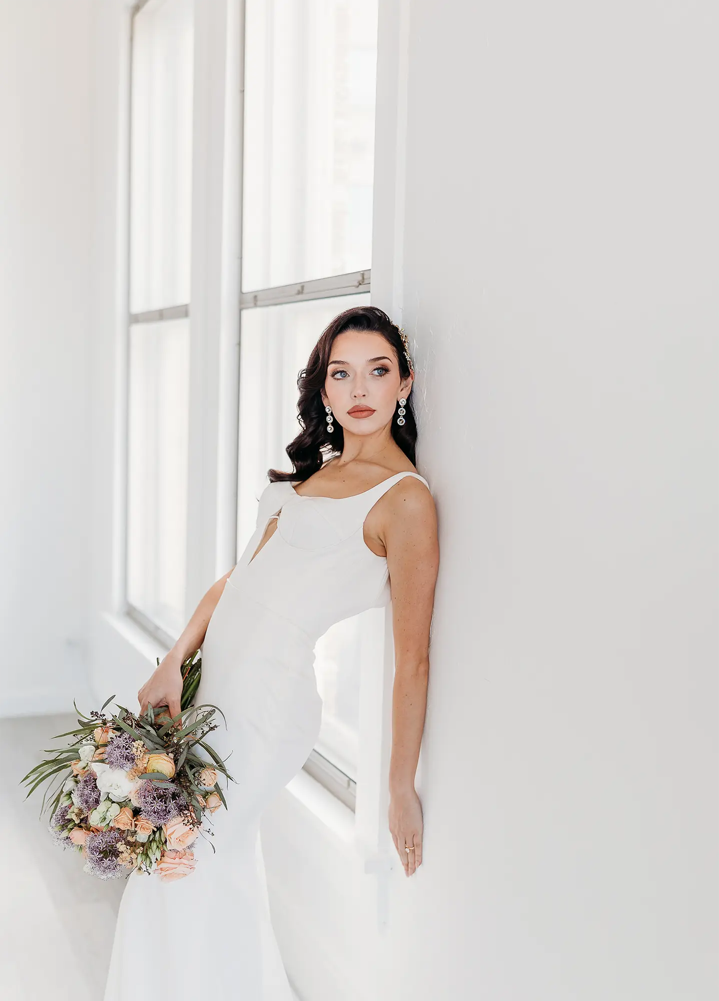 Vintage glam styled model bride for Green Bay fashion shoot. Vintage glam styled model bride for Green Bay fashion shoot.