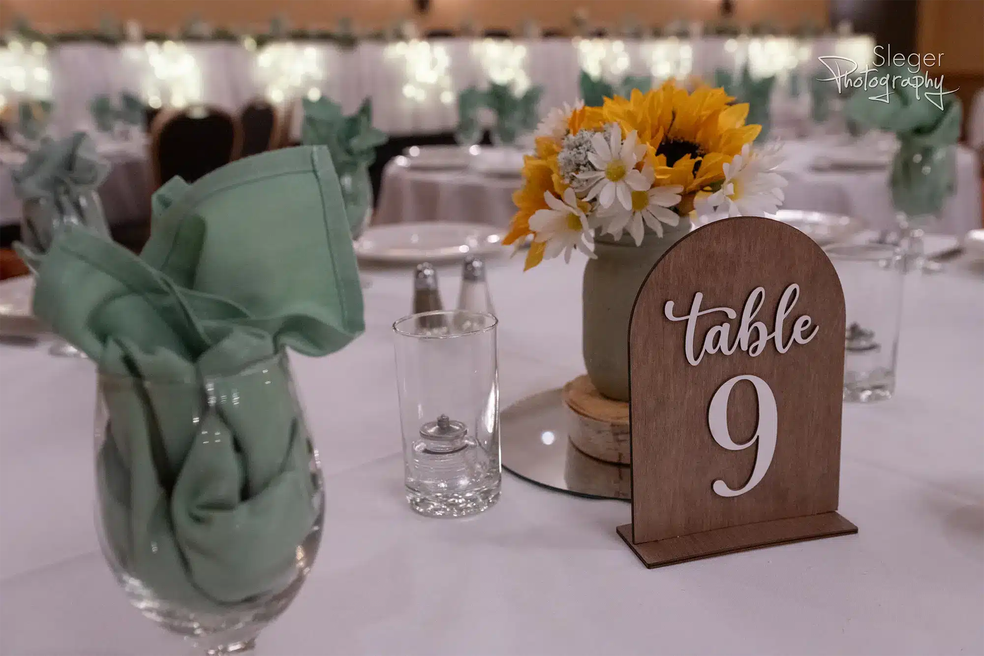 rustic-green-bay-wedding-at-tundra-lodge.15
