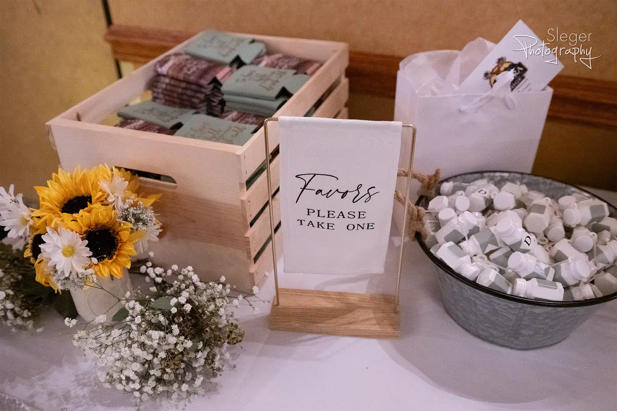 rustic-green-bay-wedding-at-tundra-lodge.18