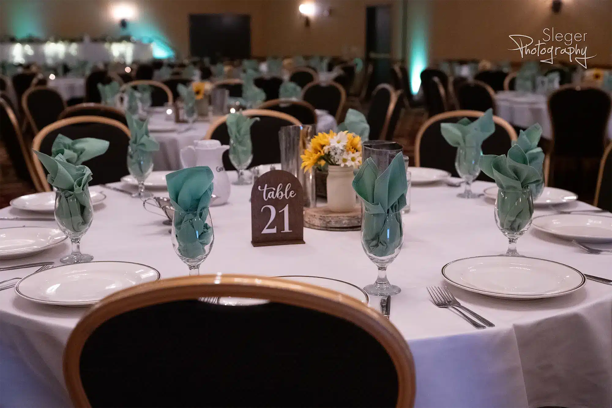 rustic-green-bay-wedding-at-tundra-lodge.21